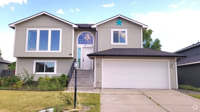 Building Photo - Gorgeous Split Level with Fenced Backyard Rental