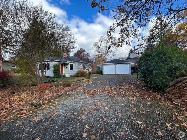 Building Photo - East Medford home for rent