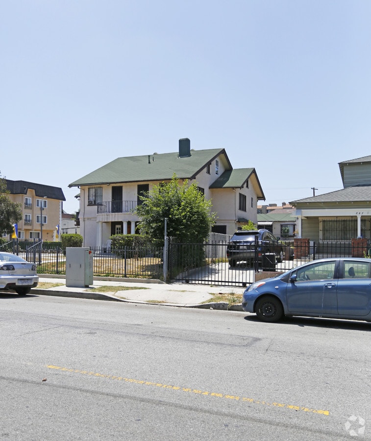 Photo - 253 S Hoover St Apartments