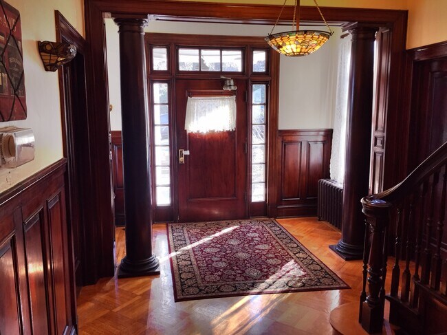 Foyer of 1814 Sulgrave