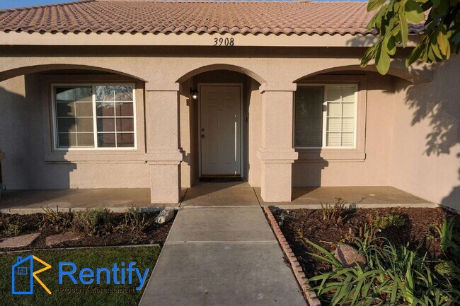 Photo - Updated! 4BD/2BA Home in SW Bakersfield