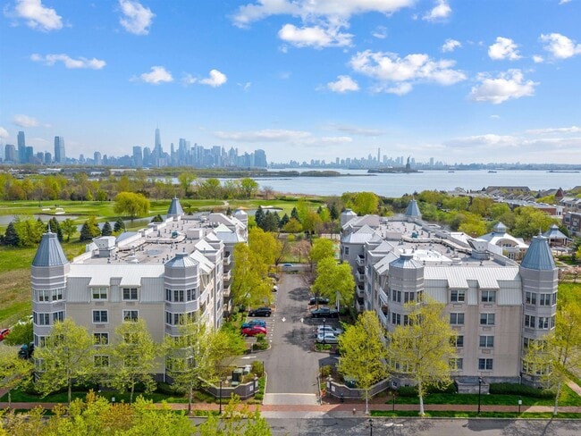 Building Photo - 30 Freedom Way Unit 203