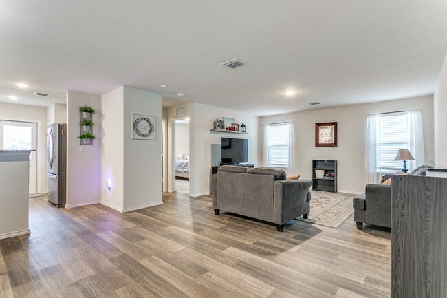 Photo - 6231 Fieldrun