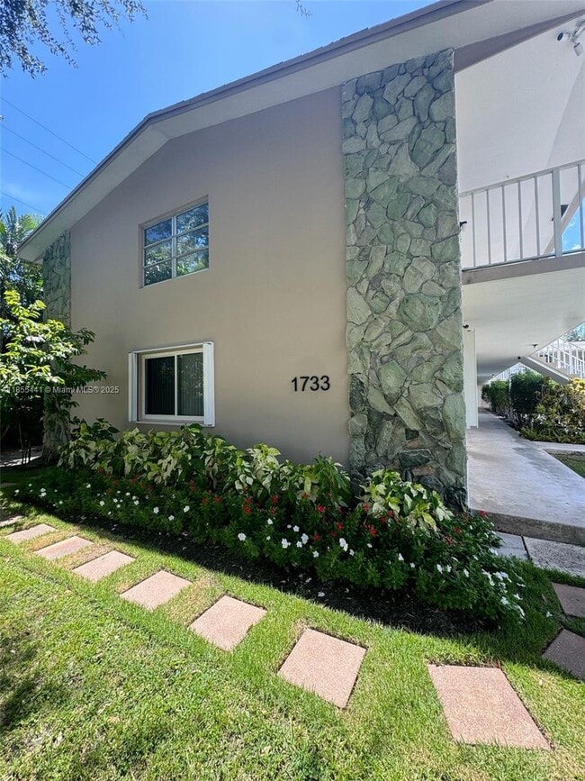 Building Photo - 1733 3rd Ave N Unit 6 Rental