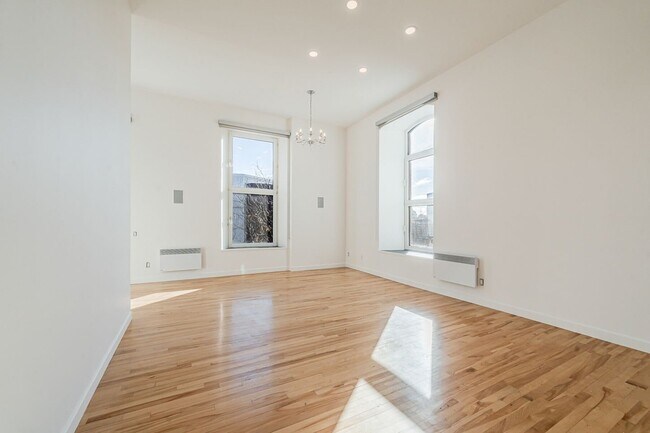 Photo - 244 Sherbrooke St E Unit 414
