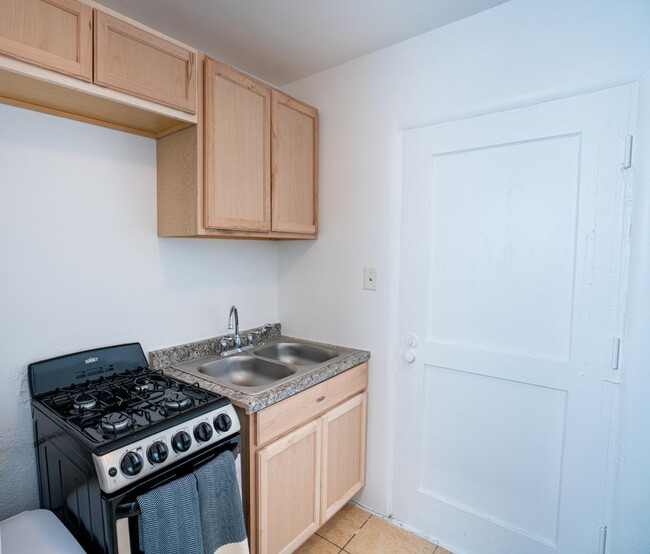 Photo - 541 Cedar St SE