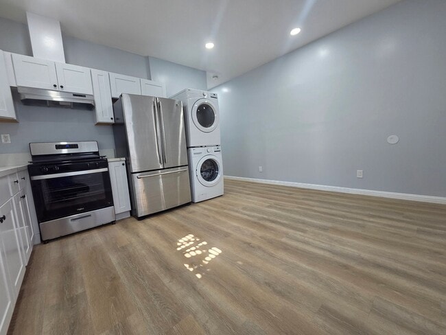 Photo - 1715 W 64th St Unidad 1/2