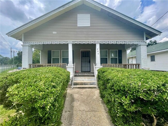 Building Photo - 706 Cherokee St