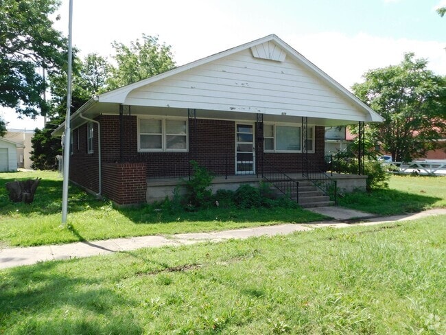 Building Photo - 609 School St Rental