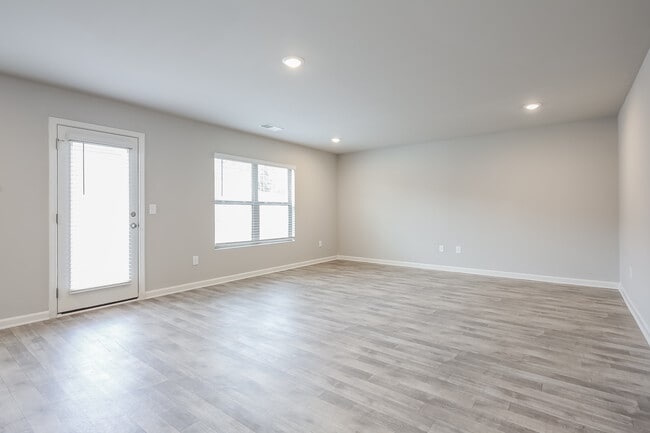 Photo - 931 Equine Dr