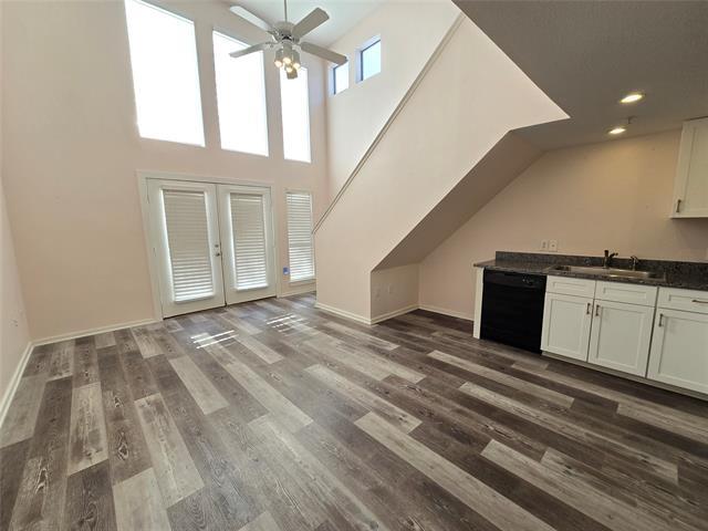 Building Photo - 5111 Manett St Unit 207