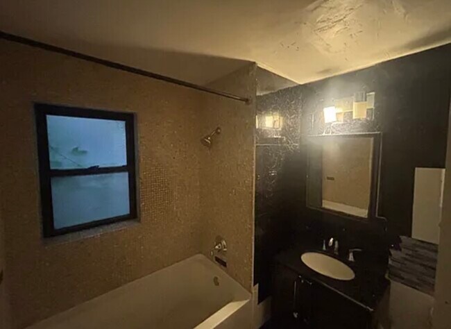 Photo - 5835 N Winthrop Ave Unit 1