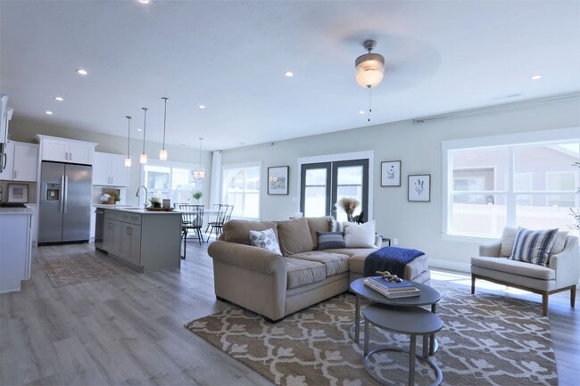 Photo - Like New 3BD/2.5BA with 2 Car Garage- 1 Fr...