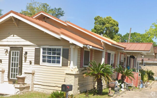 Building Photo - 3030 6th Ave Rental