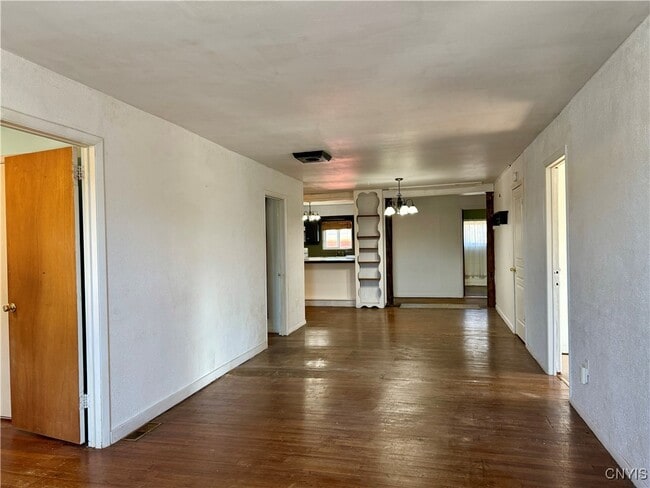 Photo - 2117 Main St