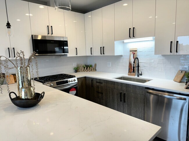 Photo - 5418 W Belmont Ave Unit 3E