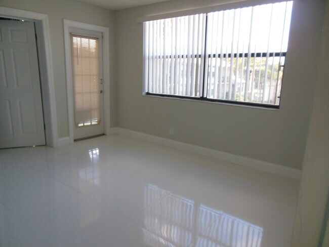 Photo - ONE BEDROOM ONE BATHROOM! WATERFRONT COMMUNITY! Unit 31