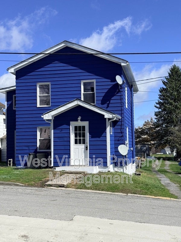 Building Photo - 304 N 3rd St Unit Lower