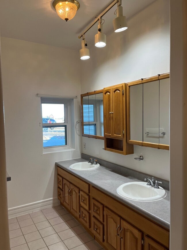 7604 Ridge Rd Unit 1