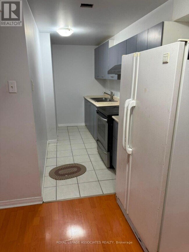 Photo - 435 Elson St
