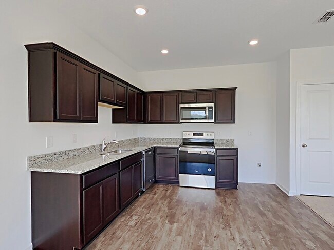 Photo - 703 Madison Dr