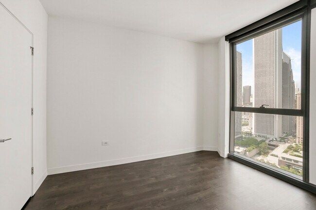 Photo - 470 E Waterside Dr