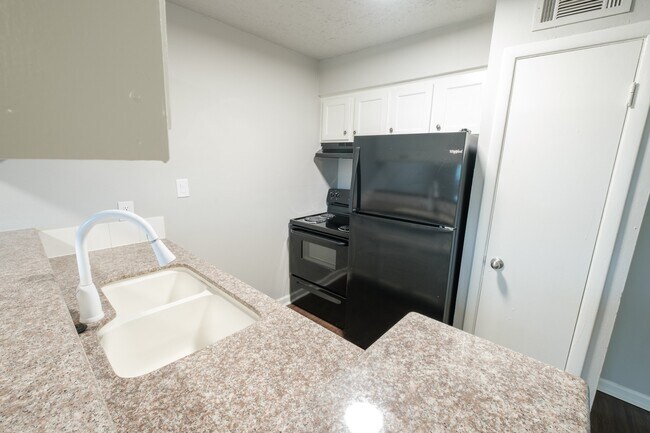 Building Photo - 6519 Sloan St Unit 8 Rental
