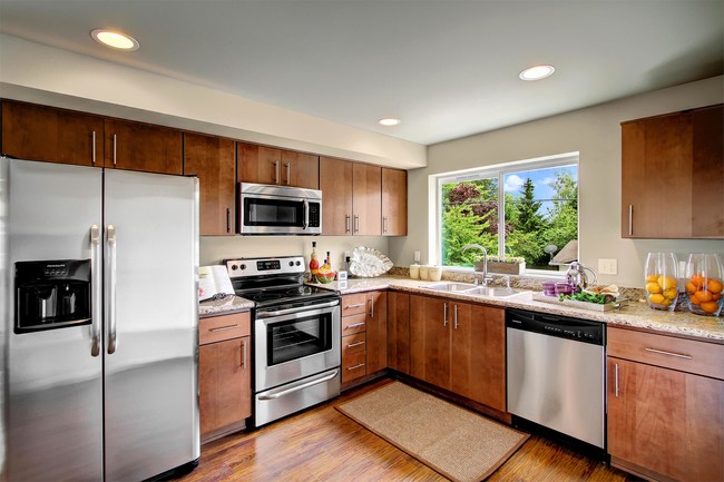 Photo - 20005 Poplar Way