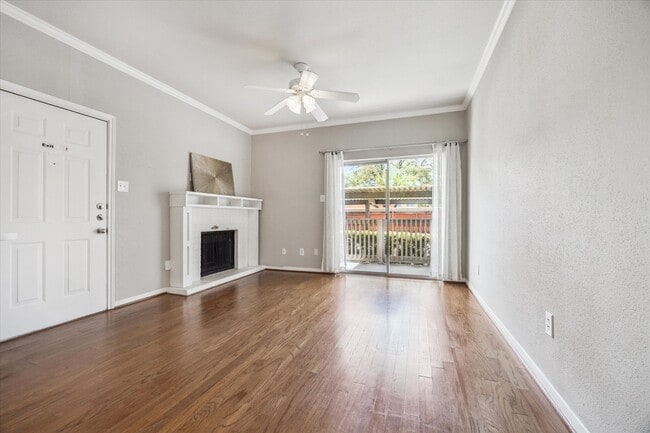 Photo - 4041 Drake St