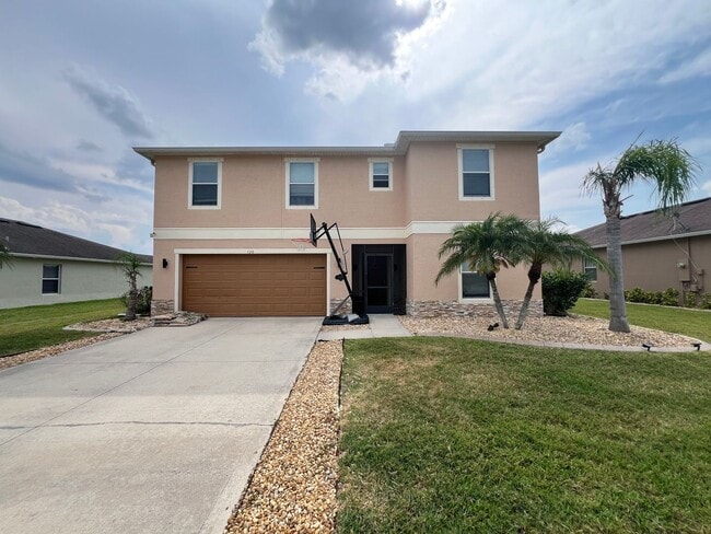 Updated 4 Bedroom, 3 1/2-bathroom home - Updated 4 Bedroom, 3 1/2-bathroom home