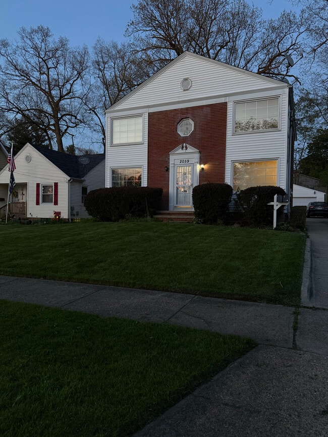 Building Photo - 2059 12th St Unit Upstairs