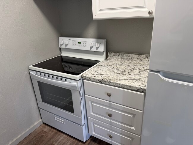 Building Photo - Pine Street Terrace Unit 62