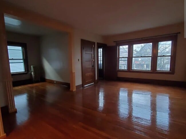 Building Photo - 425 Bird Ave Unit Upper Apt.