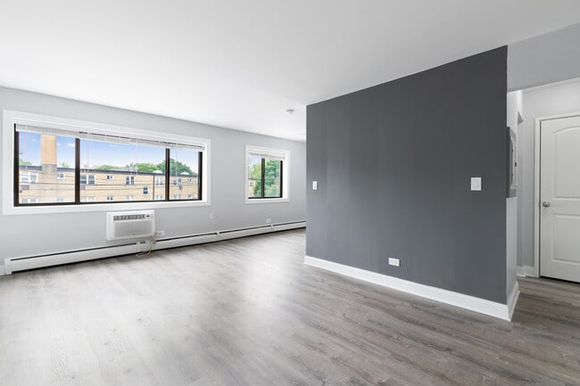 Photo - 6826 N Ridge Blvd Unit 404