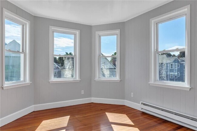 111 Pocasset Ave Unit 3