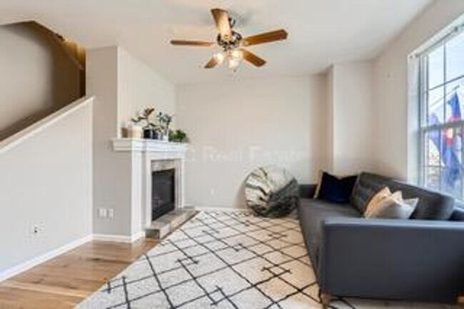 Photo - Fenced Backyard!