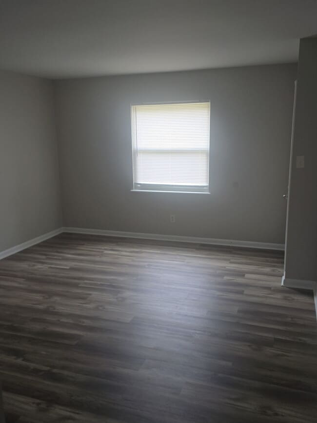 Photo - 642 Maplewood Dr