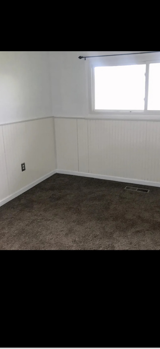 Photo - 399 Cedarwood Ct