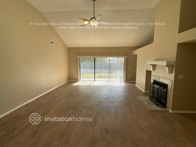 Photo - 524 Silvergate Loop