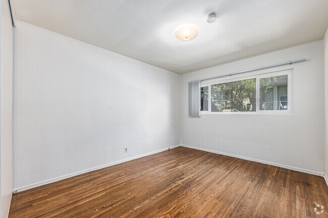 2BR, 2BA - 950SF - Second Bedroom