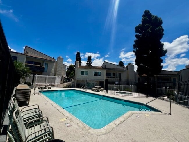 Photo - 1720 Melrose Ave Unit 37