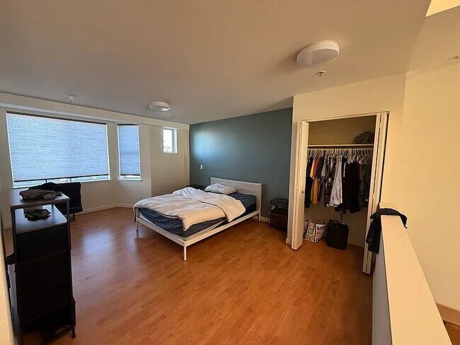 Photo - "Chic Urban Living: 2-Bed, 2-Bath Gem on Harrison St in SF!"