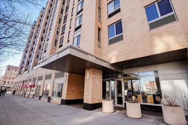 Building Photo - 300 W 135th St Unit 9G