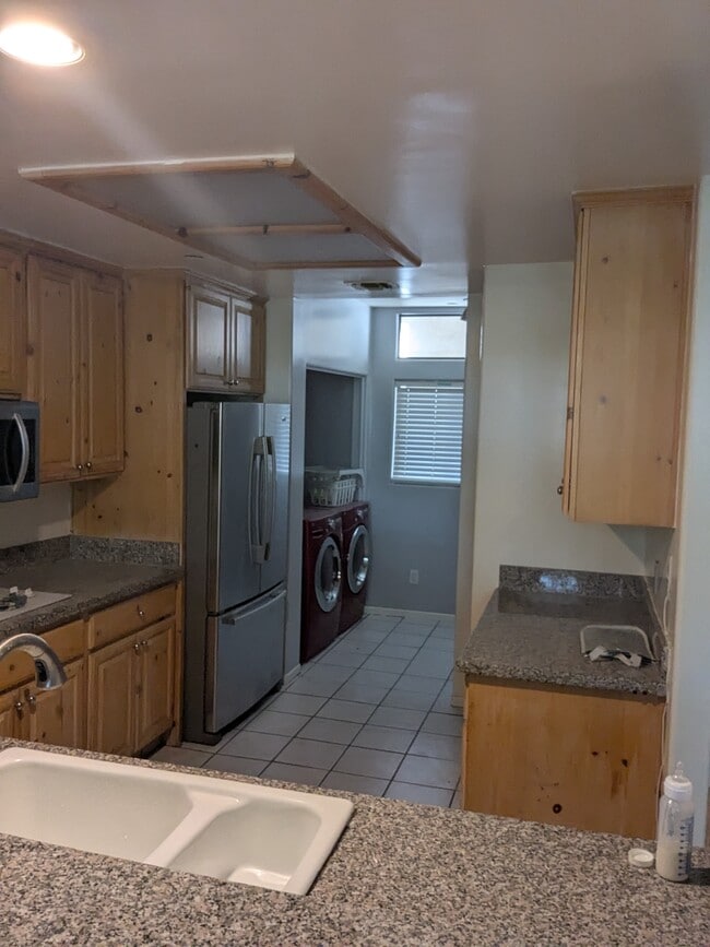 Building Photo - 11847 Laurelwood Dr Unit 305