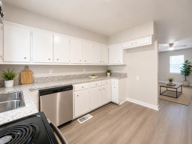 Photo - 199 Holmes St