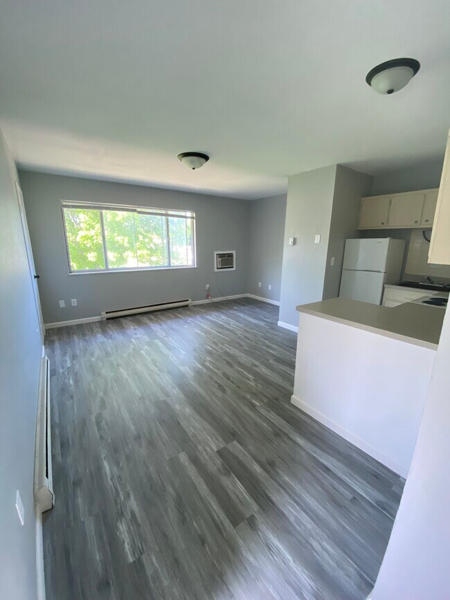 Photo - Pine Manor Apartments