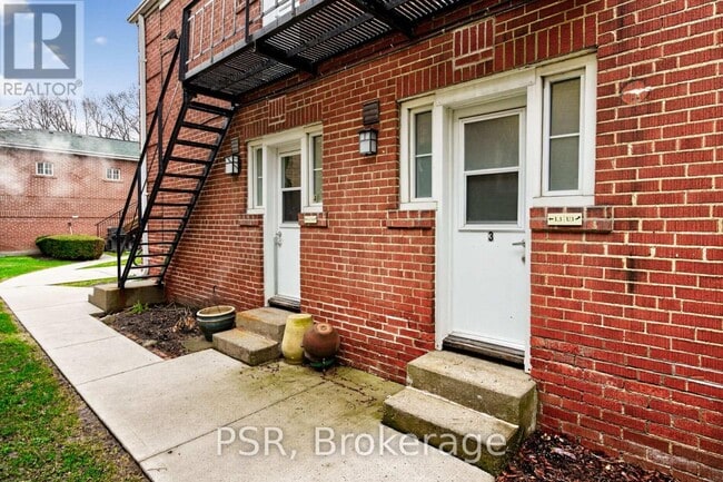 Photo - 1365 Bayview Ave