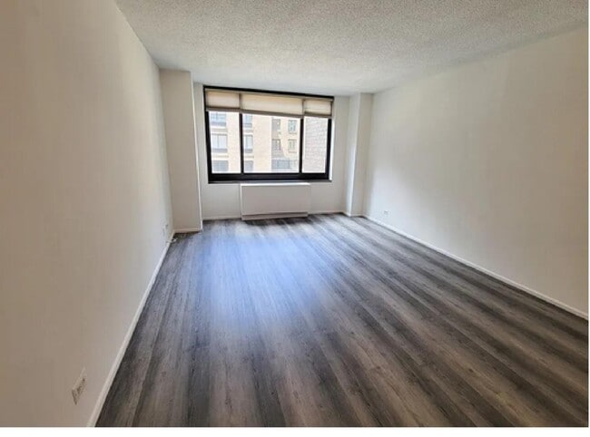 Photo - 200 Rector Pl