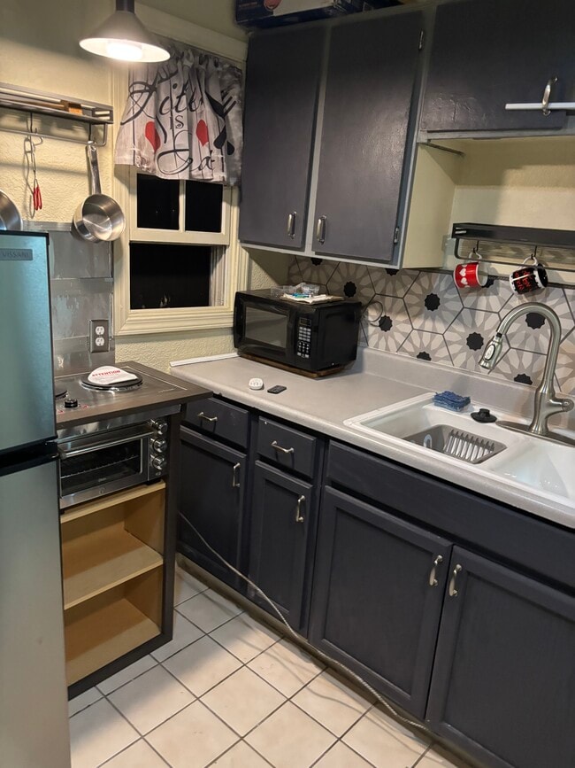 115 Virginia Ave Unit small studio back house