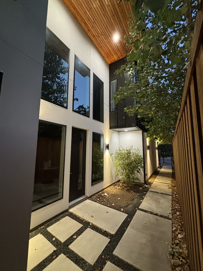 Photo - 5621 Winton St